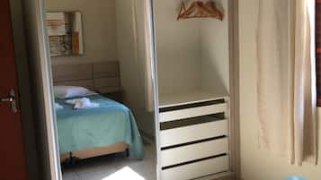 1 chambre, fer et planche Ă  repasser, Wi-Fi gratuit, draps fournis