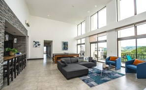 Smart TV, table tennis