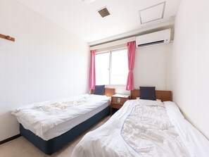 双床房, 吸烟房 | 办公桌、免费 WiFi、床单