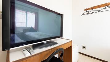 Twin Room, Smoking | Desk, free WiFi, bed sheets