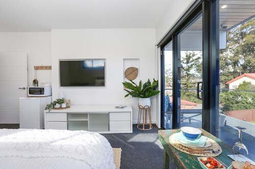 Shellharbour City Center Stay - Eternity  141 Own Bathroom & Balcony