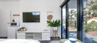 Shellharbour City Center Stay - Eternity  141 Own Bathroom & Balcony