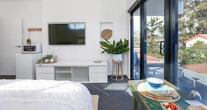 Shellharbour City Center Stay - Eternity 141 Own Bathroom & Balcony