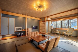 Deluxe Japanese room, Non Smoking | Desk, free WiFi, bed sheets