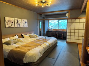 Quarto duplo com design assinado, para não fumantes (Japanese-Western style) | Escrivaninha, Wi-Fi de cortesia, roupa de cama