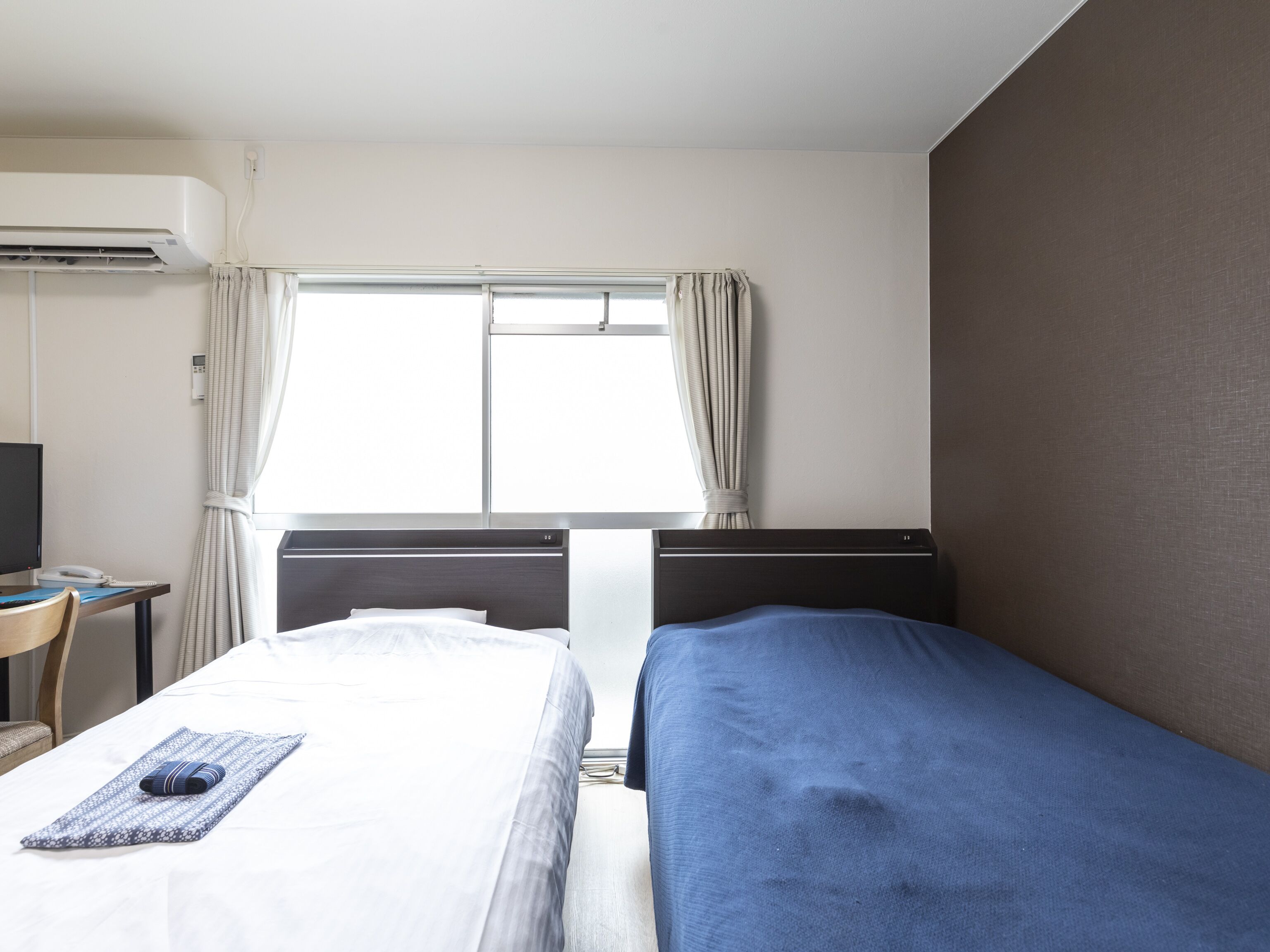 twin room | 1 bedroom, desk, free wifi, bed sheets