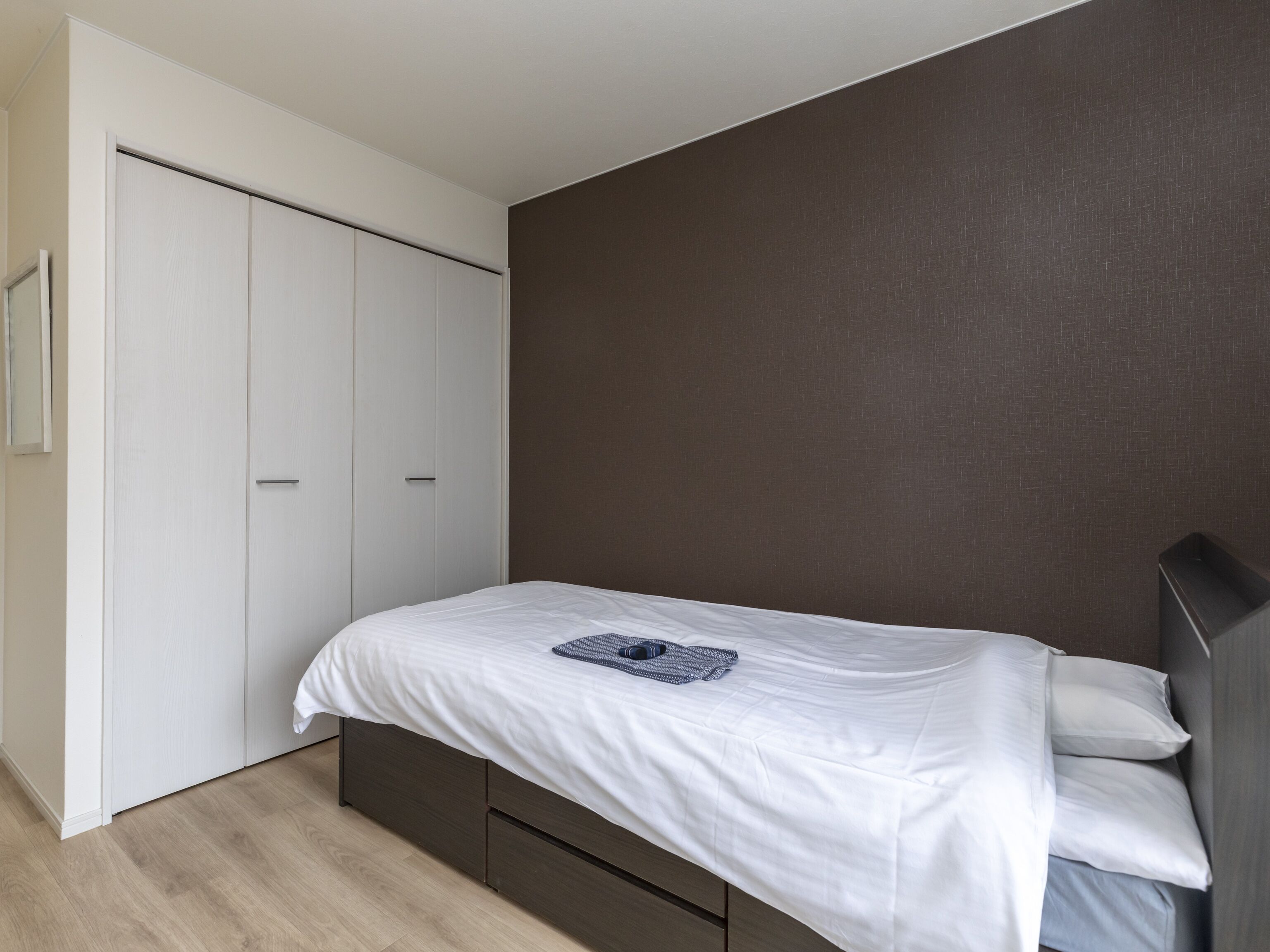 1 bedroom, desk, free wifi, bed sheets