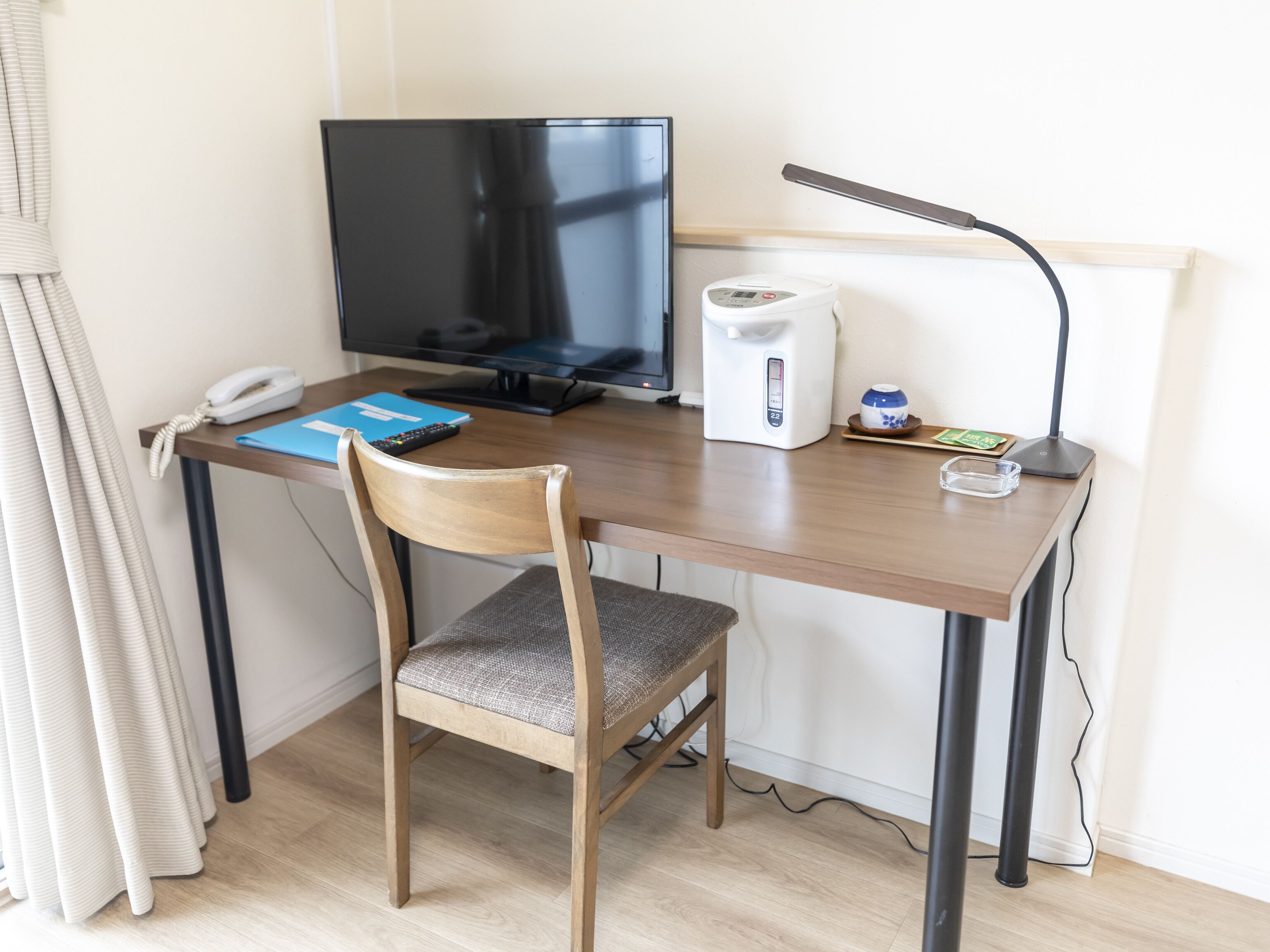 1 bedroom, desk, free wifi, bed sheets