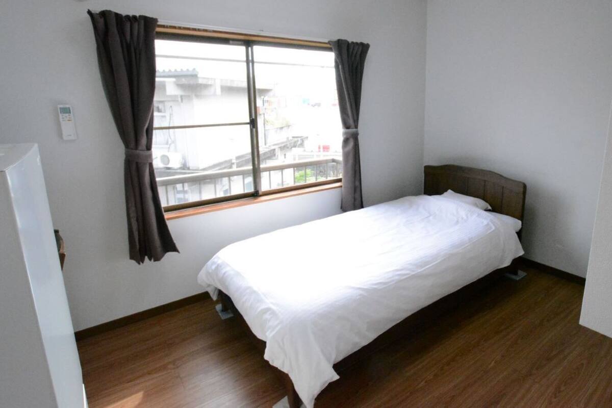 Desk, free WiFi, bed sheets