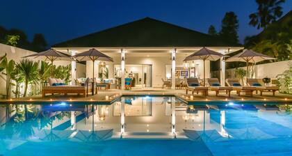 VILLA SERENITY - PRIVATE, LUXURIOUS & OPEN CONCEPT BEACHFRONT VILLA