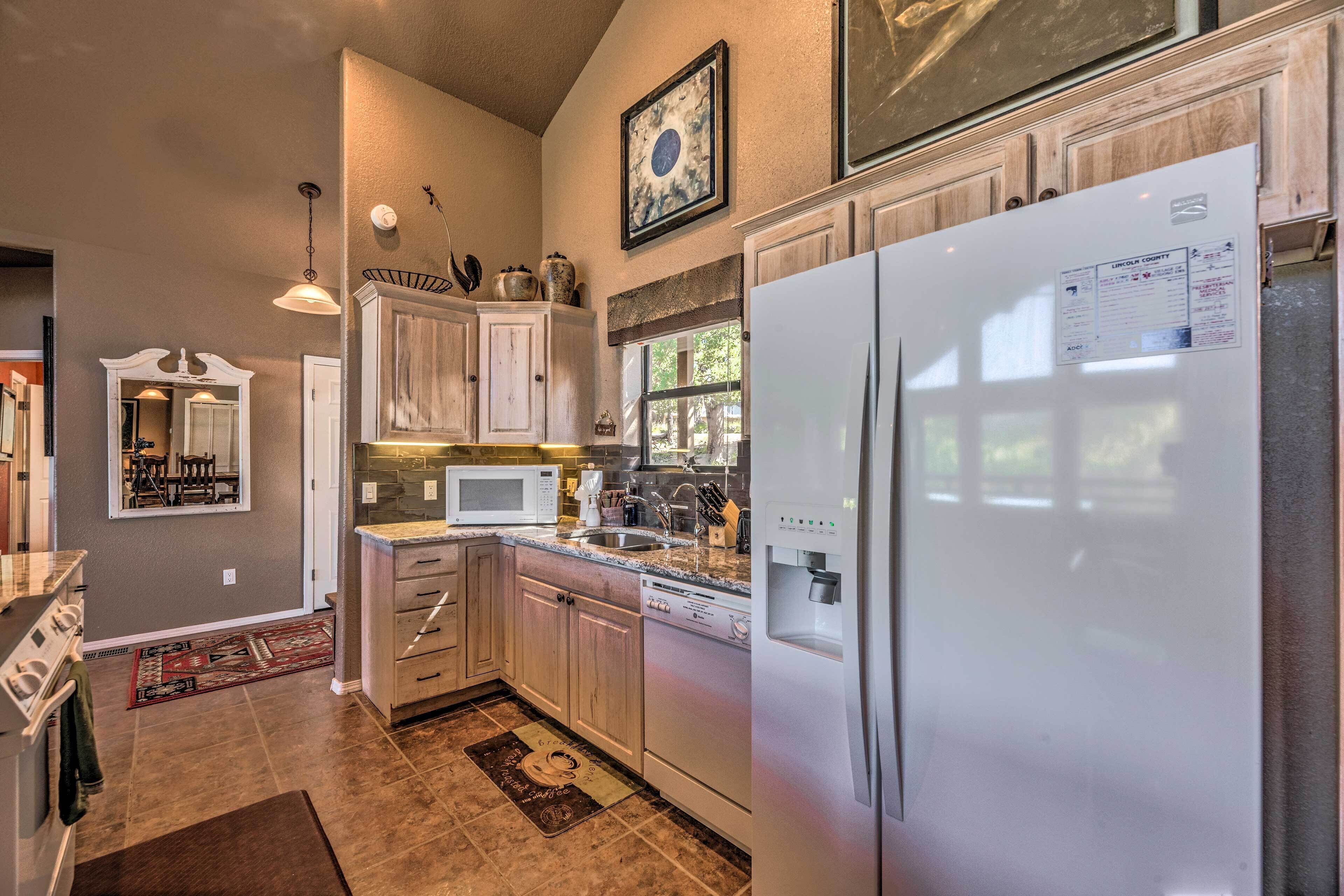 Scenic Abode: Stunning Mtn Views, Hot Tub & Deck!