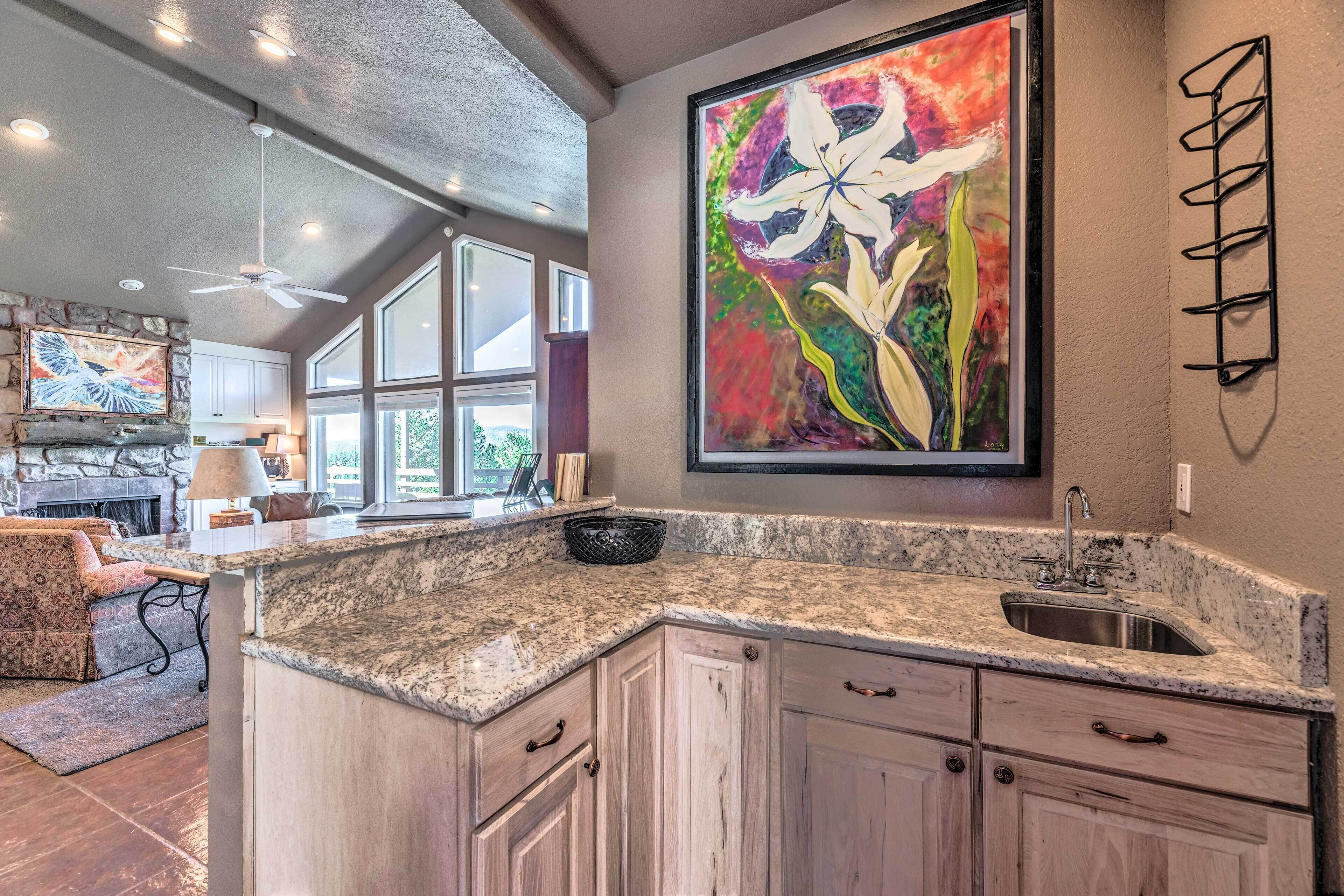 Scenic Abode: Stunning Mtn Views, Hot Tub & Deck!