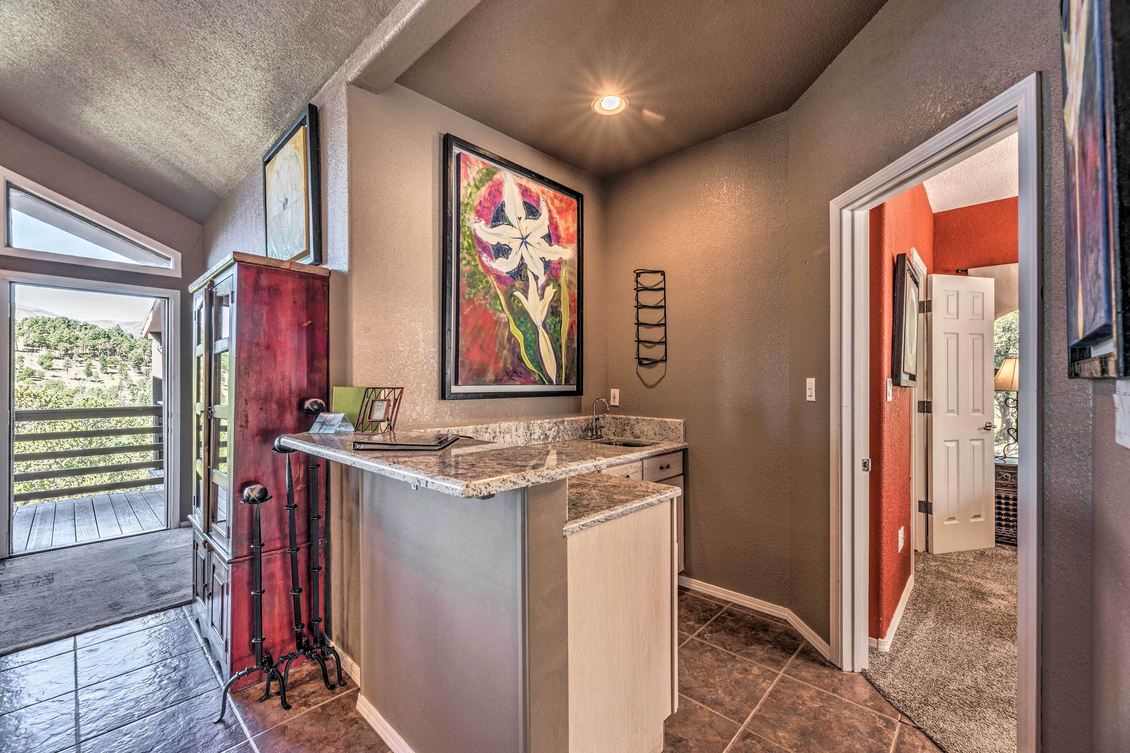 Scenic Abode: Stunning Mtn Views, Hot Tub & Deck!