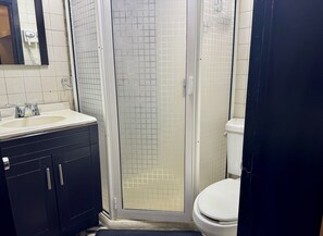 Hair dryer, towels, soap, shampoo - Suite 5 del centro en Cuauhtemoc, Chihuahua. (CUAUHTEMOC)