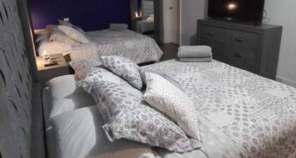 SUITE 2, EN PRIMER PISO CON DOS CAMAS KĂNIGIN, CON TV, Y UN GRAN BAĂO