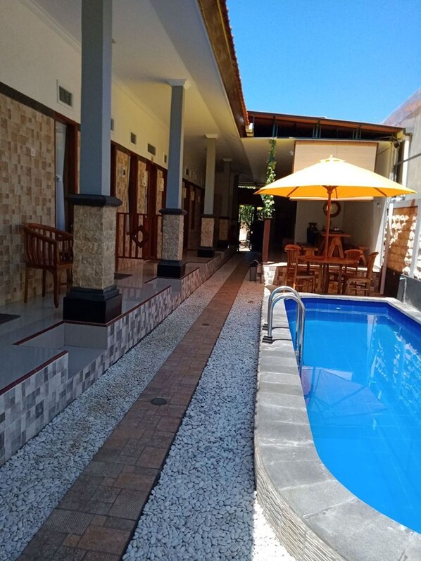 Outdoor pool, pool loungers