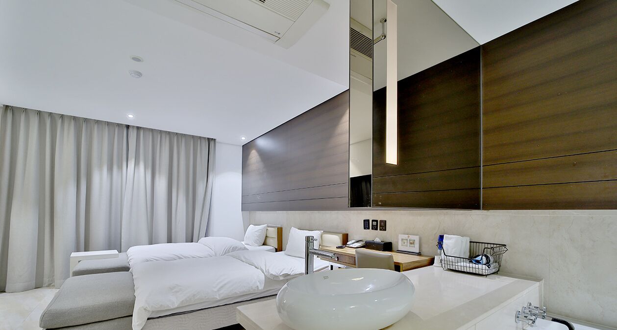 Phòng Premium | Két bảo mật tại phòng, bàn, màn/rèm cản sáng, phòng cách âm 