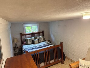 1 habitación, tabla de planchar con plancha, wifi gratis y ropa de cama