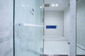Luxury House, 3 Bedrooms | Bathroom | Separate bathtub and shower, hair dryer, bidet, towels - Maison De 9 Osaka Tanimachi (Osaka)