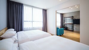 A hotel room with two beds, a TV, a desk, and a chair. - LACOZi STAY Seoul (Seoul)