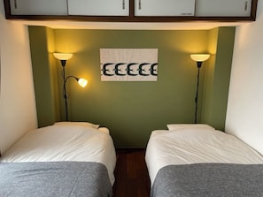 3 bedrooms, desk, iron/ironing board, cots/infant beds