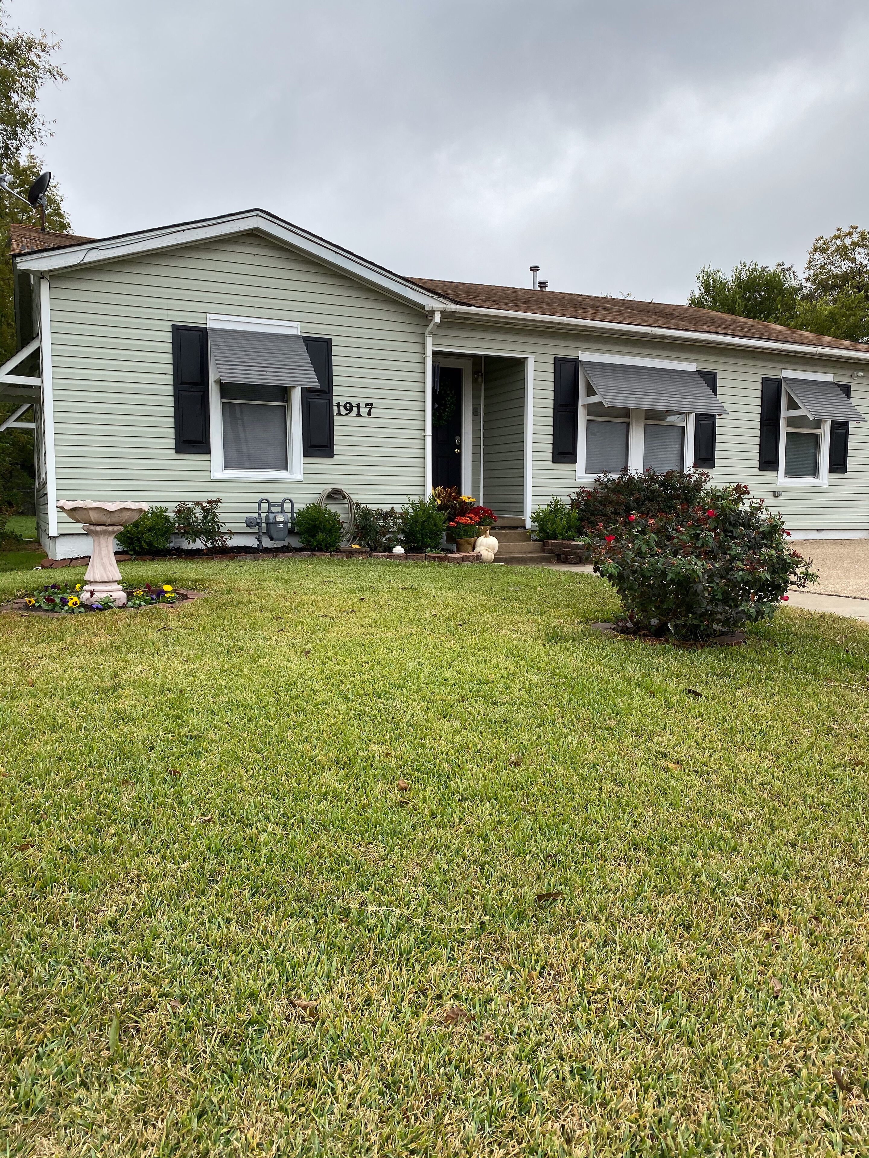 The Rosalee Cozy Cottage farmhouse flair, a true beauty! You want regret! 