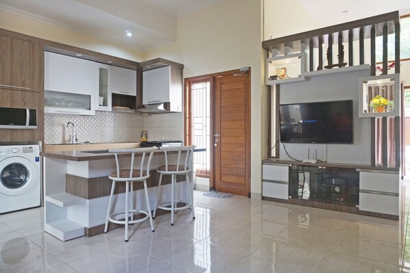 Private kitchenette - Rumah Bungur Jogja (Kalasan)