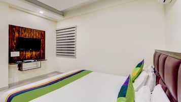 Deluxe Room | Desk, iron/ironing board, free WiFi, bed sheets