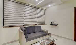 Living area - Itsy Hotels Kozy Rooms (Bengaluru)