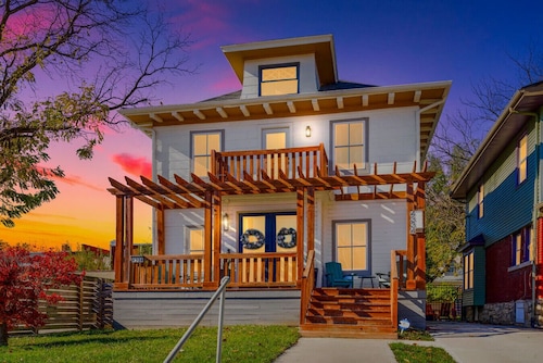 Modern 5BR/5BA | Close to Art museum | Plaza