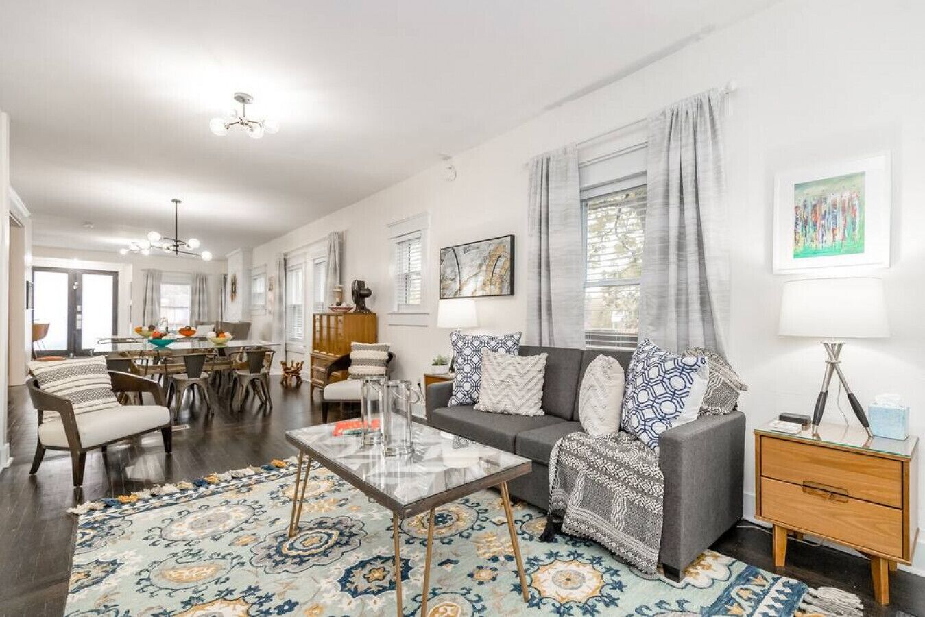 Smart TV, chimenea y estéreo 