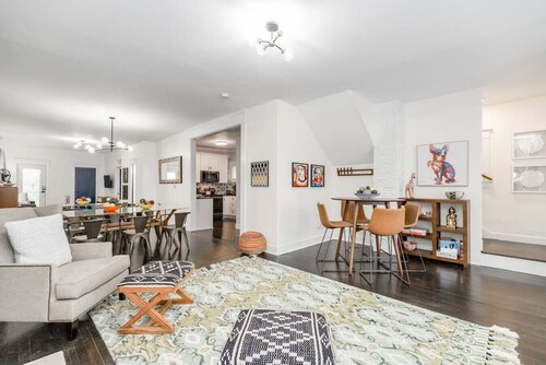 Modern 5BR/5BA | Close to Art museum | Plaza