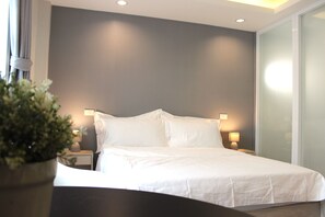 1 bedroom, WiFi - Bright Double Room close to everything| MRT-Huai Khwang | 302 (Khwaeng Huai Khwang)