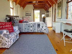 1 slaapkamer, een bureau, een strijkplank/strijkijzer, gratis wifi