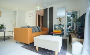 Maison (Private Vacation Home) | Aire de séjour | Téléviseur à écran plat, films payants