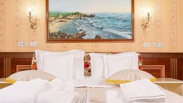 14 bedrooms, in-room safe, iron/ironing board, WiFi