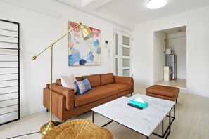 Apartment | Living area | TV - Daikokucho Home Builder Ebisu 1002 (Osaka)