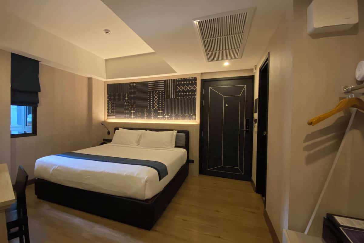 Phòng đôi cơ bản, 1 giường cỡ king | Minibar, két bảo mật tại phòng, bàn 