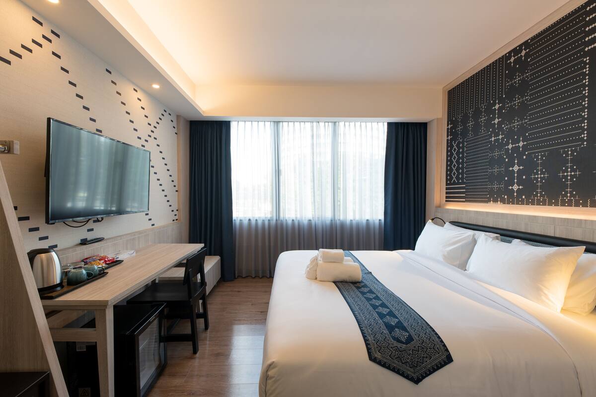 Minibar, két bảo mật tại phòng, bàn 