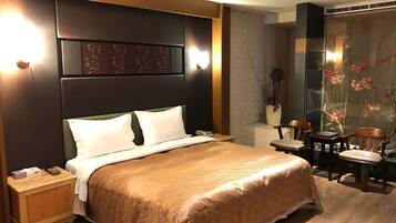 Comfort Double Room, 1 Queen Bed | Premium bedding, blackout drapes, free WiFi, bed sheets