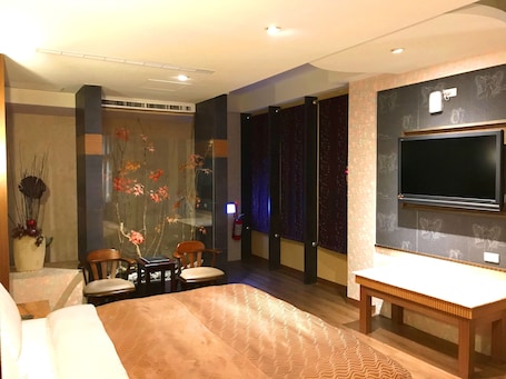 Comfort Double Room, 1 Queen Bed | Premium bedding, blackout drapes, free WiFi, bed sheets