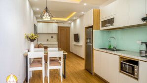 Fridge, microwave, electric kettle, cookware/dishes/utensils - OCEAN VIEW APARTMENT- 34floor - 2Bedrooms (Da Nang)