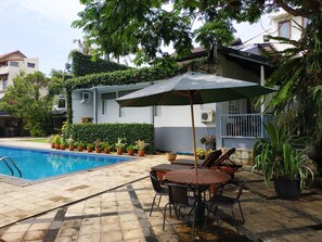 Villa Familiale, 3 chambres, vue piscine | Terrasse/Patio