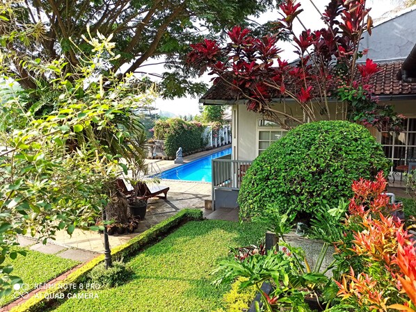 Vista frontal de la propiedad