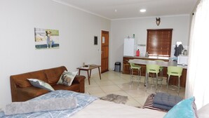 Comfort-Zweibettzimmer | Schreibtisch, individuell dekoriert, individuell eingerichtet