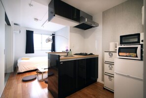 Deluxe Family Room (KO301) | Private kitchenette | Fridge, microwave, stovetop, electric kettle - Asakusa Koma House (Tokyo)