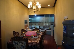 In-room dining - Kanti Kinasih Homestay by The Grand Java (Yogyakarta)