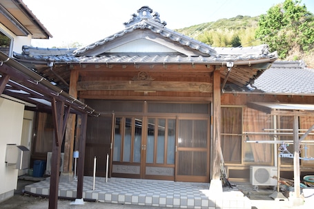 Exterior. Minshuku Nishidomari