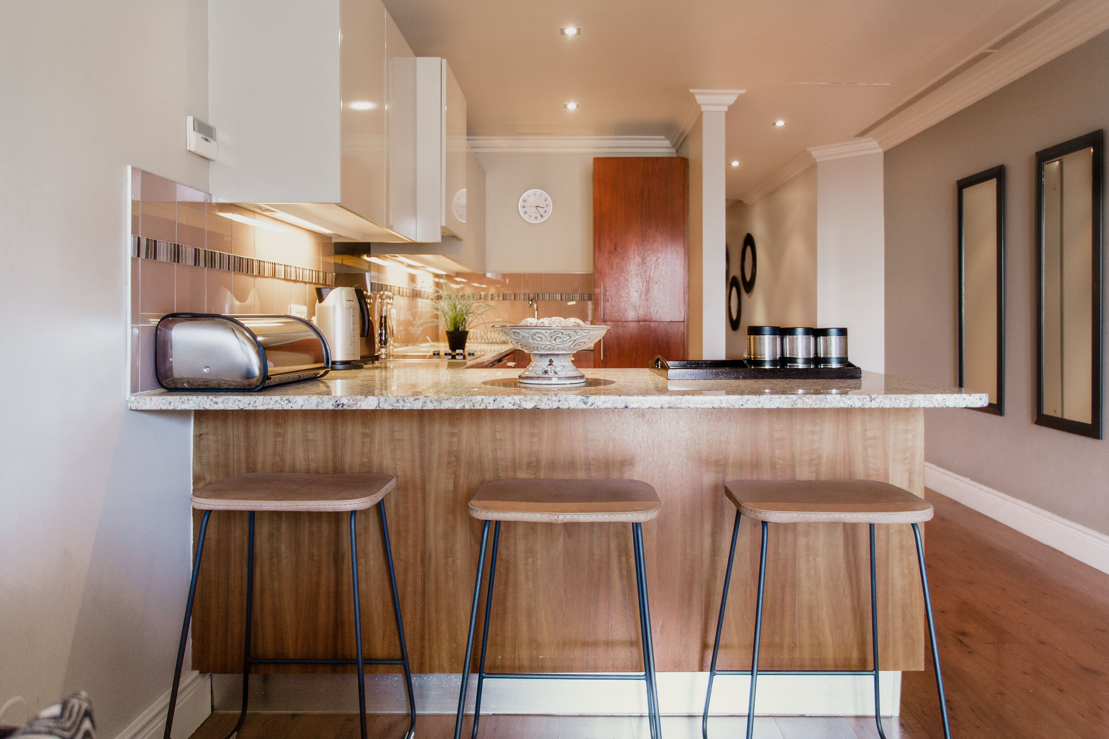 Signature-Apartment | Eigene Küche | Großer Kühlschrank, Ofen, Herdplatte, Wasserkocher