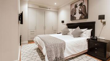 Signature-Apartment | 1 Schlafzimmer, Zimmersafe, individuell dekoriert